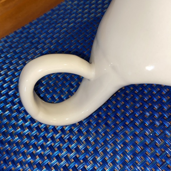 Rae Dunn by Magenta Squeeze Juicer with built in strainer - Picture 5 of 5